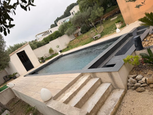 Photo de galerie - Terrase sur plots avec mur est escalier en enduit 