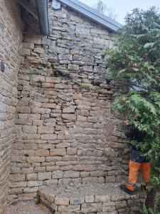 Photo de galerie - Realisation de jointement de piere apparente. 