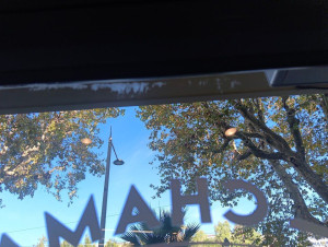 Photo de galerie - C'est moche une vitrine avec de la peinture en haut 