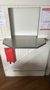 Photo de galerie - Passe plat en bois, complètement recouvert en inox avec du pliage sur-mesure