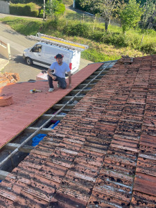 Photo de galerie - Rénovation toiture, remplacement liteaux et tuiles plates 