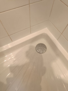 Photo de galerie - Refait les joints de la douche suite à une fuite.