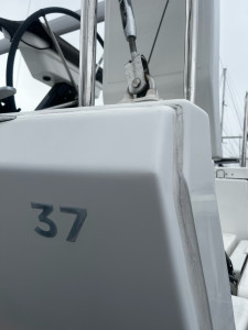 Photo de galerie - Apres réparation sur Dufour 37 neuf.  Posé de gel coat avec moulage et ponçage polissage. 