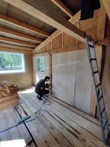 Photo de galerie - Réalisation d'une petite maison intégralement en bois.