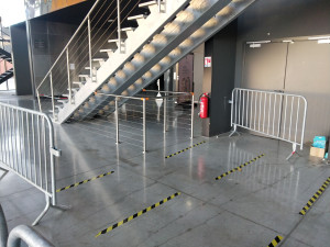 Photo de galerie - Délimitation sur mesure fait main en inox au cube de troyes 