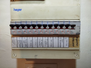 Photo de galerie - Réfection d'un tableau électrique des années 80.