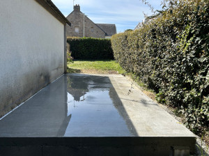 Photo de galerie - Réalisation d’une dalle béton pour accueillir un futur abri de jardin sur la commune d’ Arzon