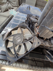 Photo de galerie - Dépoussiérage intégrale des ventilateurs/refroidisseurs et composants d'un PC