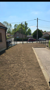 Photo de galerie - Création d’un terrain de pétanque et engazonnement