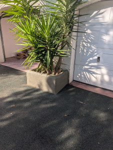 Photo de galerie - Jardinière en parpaing, enduits ciment,prêt a recevoir prochainement une peinture