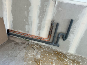 Photo de galerie - Création arrivée d’eau chaude et froide et évacuation 