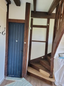 Photo de galerie - Rénovation escalier en peinture blanche
