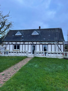 Photo de galerie - Mise en œuvre d’une résine colorée sur une toiture en fibro ciment