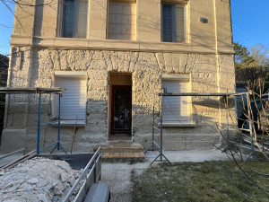 Photo de galerie - Rénovation d une façade en pierre de taille 