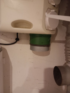 Photo de galerie - Entretien VMC pose d'un clapet anti retour.