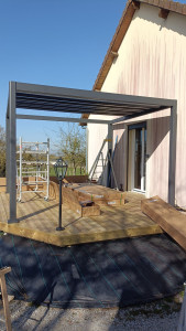 Photo de galerie - Montage d'une pergola 