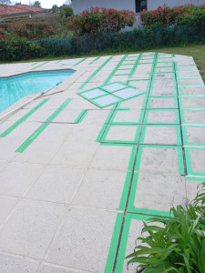 Photo de galerie - Réfection joints pierre dalle piscine