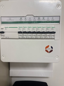 Photo de galerie - Installation d’un tableau secondaire en triphasé