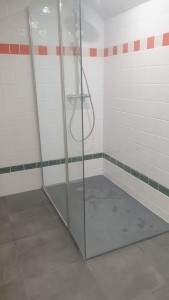 Photo de galerie - Pause bac à douche avec la paroi de douche 