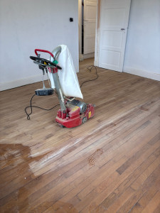 Photo de galerie - Ponçage intensif plancher en bois 