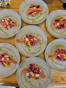 Photo de galerie - Gravelax de saumon, taboulé d’hiver au agrumes, huile de menthe 