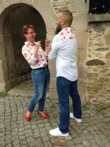 Photo de galerie - Chemises Femme et Homme autour d'un même tissu à fleurs