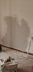 Photo de galerie - Plâtrer et repeindre un mur