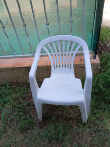 Photo de galerie - Vu du fauteuil après décapage sans de produit spécifique avec nettoyeur haute pression KARCHER K7 de 180 bars de pression. 