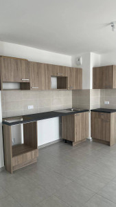 Photo de galerie - Montage de cuisine (meubles appareils électroniques et haute+ branchement électrique)