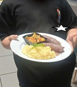 Photo de galerie - Diot de Savoie sauce vin rouge accompagné de polenta crémeuse et petits légumes  