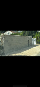 Photo de galerie - Clôture parpaing avec chapeau par-dessus