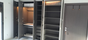 Photo de galerie - Montage dressing Ikea Pax lg 3,5 m avec nombreux aménagement, éclairage.....