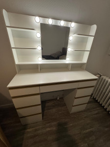 Photo de galerie - Coiffeuse 