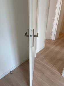 Photo de galerie - Peinture + poignée de porte + parquet chantier complet 