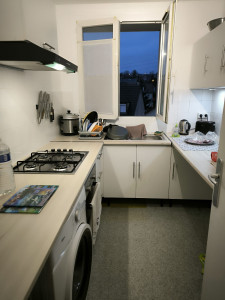 Photo de galerie - Voici une cuisine avant , pendant et après .