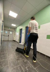 Photo de galerie - Nettoyage de parties communes en gymnase
