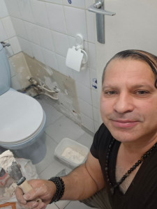 Photo de galerie - *Boucher les trous *dans un murs
* Réparer une fissure murale