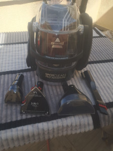 Photo de galerie - Bonjour location champouineuse bissell spotclean pro advanced  avec une dose de produit bissell je peux fournis plusieurs doses supplémentaire a 1,50 la doses supplémentaire  prix 10 euros la journée  