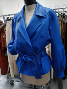 Photo de galerie - Création veste cuir femme collection été 2024