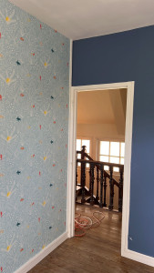 Photo de galerie - Rénovation une chambre peinture et papier peint 