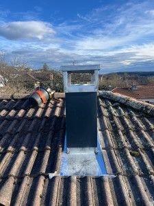 Photo de galerie - Habillage cheminer + chapeau inox + habergement zinc 