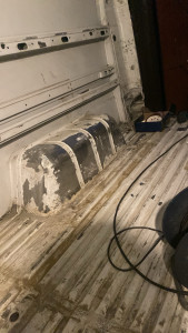 Photo de galerie - Traitement de la tôle et passage d’anti rouille et anti gravillons 