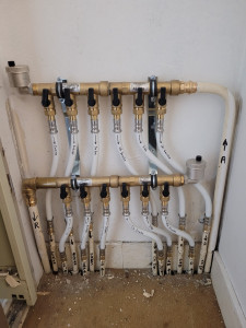 Photo de galerie - Rénovation d'un collecteur d'alimentation de 6 radiateurs dans un ancien appartement 