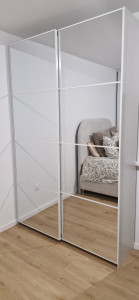 Photo de galerie - Dressing complet caissons, portes, étagères et tiroirs