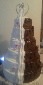 Photo de galerie - Wedding cake 100 parts alternant génoise vanille,mousseline fruits de la passion, mangue fraîche et génoise nature mousse chocolat au lait, croquant noisette