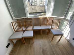 Photo de galerie - Montage de 8 chaises