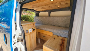 Photo de galerie - Aménagement d'utilitaire
isolation, électricité, panneau solaire, pose de lambris et meubles sur mesure