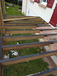 Photo de galerie - Solivage+ lambourde pour rattraper la pente du balcon 