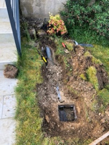 Photo de galerie - Travaux de remplacement d’une conduite enterrée déformé et mise à niveau d’un regard enterré 