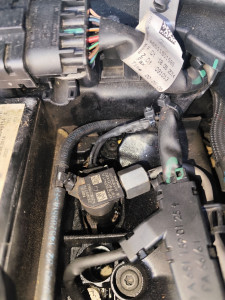 Photo de galerie - Réparation fiche injecteur manger par un rat 